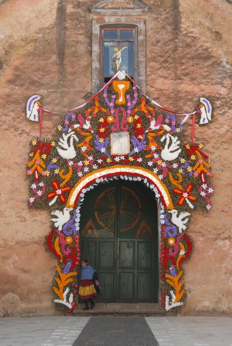 Photo:  Mexican church's colorful doorway